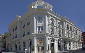 Albatros Premier Hotel 4*